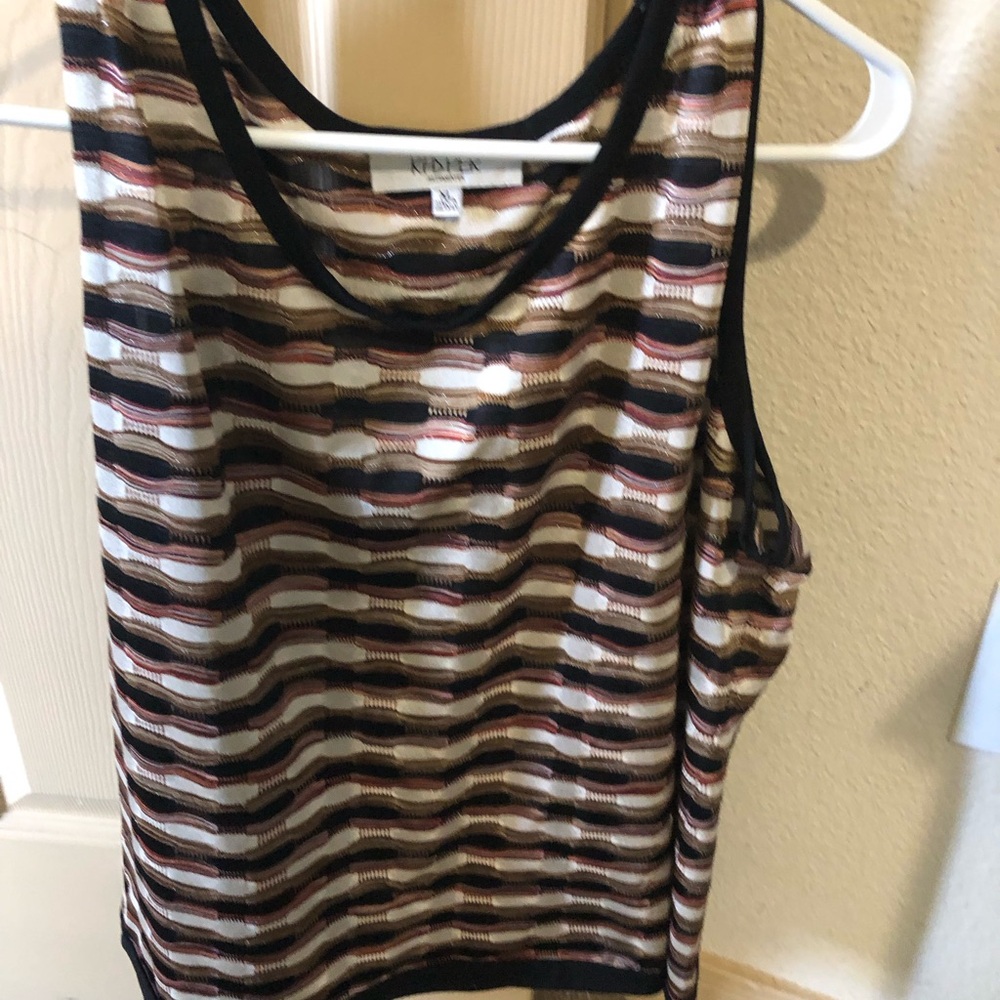 🍒🍒Kensie Black and White Graphic Sleeveless Tank Top